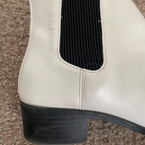 ❤️‍🔥🎸STYLISH ROCKER GIRLIES💋❤️‍🔥 White Ankle Boots w/ Pointed Toe - Picture 9 of 14